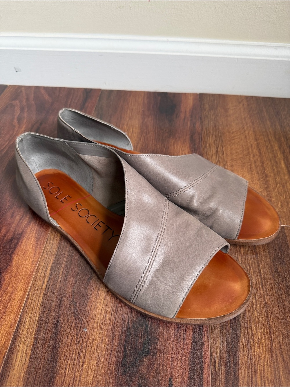 Sole Society Cut Out Sandals Flats Taupe Gray Butter Leather Peep Toe Womens 8.5